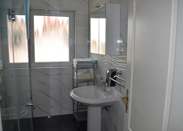 Grgic Πανσιόν 3*