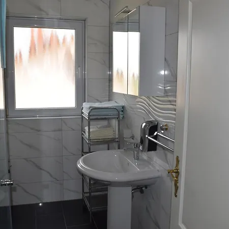 Grgic בית הארחה 3*